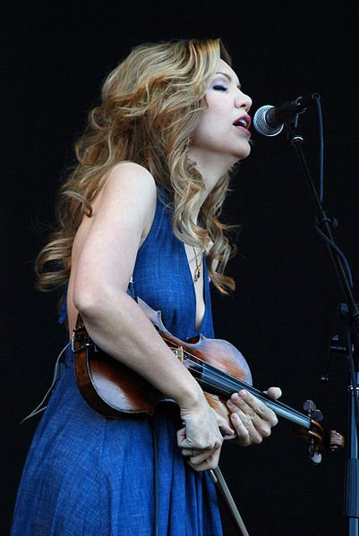 357-alisonkrauss1_lg Josh Rhinehart, CC BY-SA 3.0 , via Wikimedia Commons